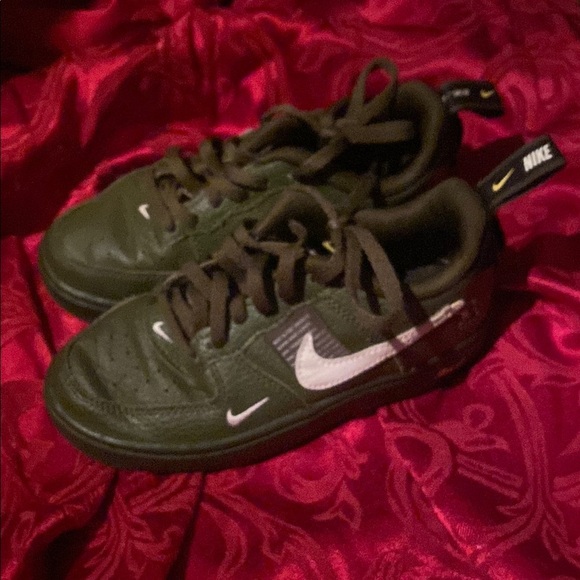 Nike Olive Green Sneakers with White Logo - Picture 4 of 8